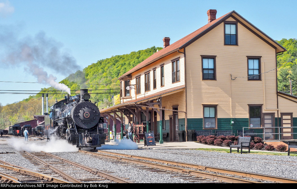 EBT 16 arriving at Orbisonia Station with the first train of the day